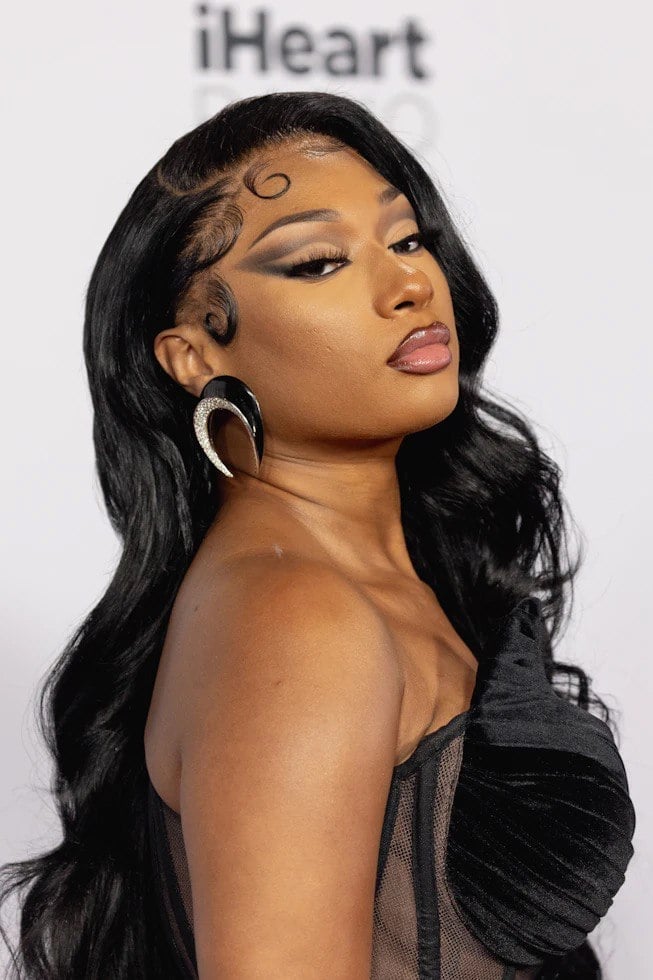 Wavy Mid-Back With Curtain Bangs and Styled Edges Wavy Mid-Back With Curtain Bangs and Styled Edges — Edges Hairstyles