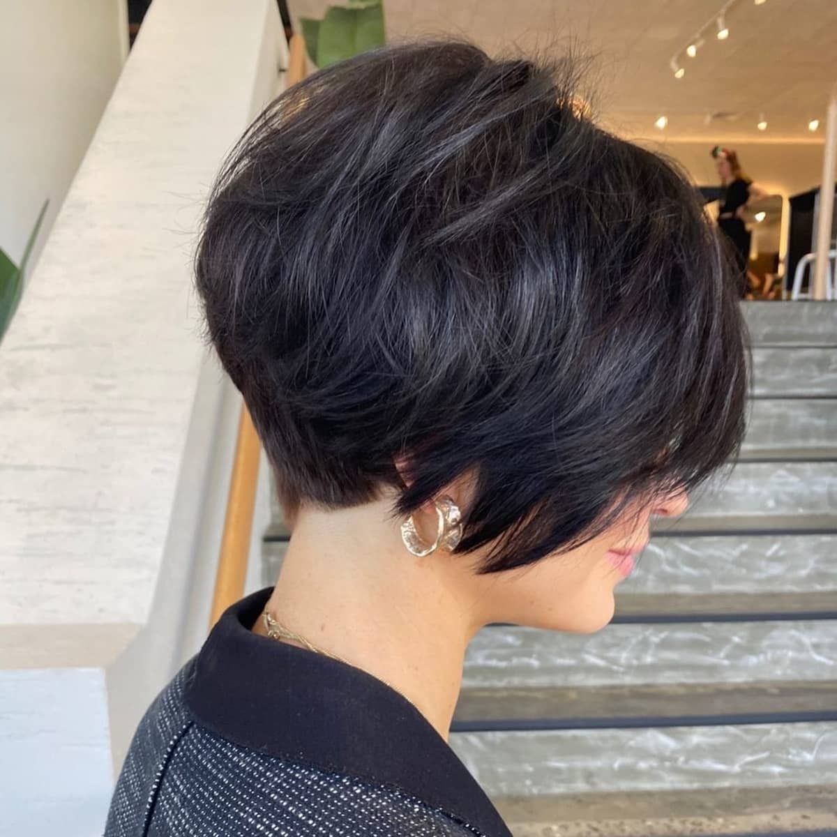 Layered Stacked Bob With Side-Swept Bangs Layered Stacked Bob With Side-Swept Bangs — Edgy Haircuts