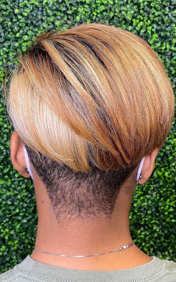 Honey Blonde Pixie Undercut With V-Shape Honey Blonde Pixie Undercut With V-Shape — Edgy Haircuts