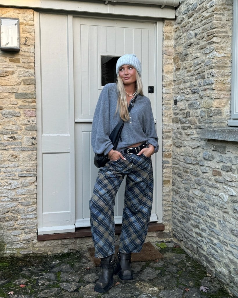 Oversized Sweater and Plaid Pants for a Relaxed Edgy Aesthetic Oversized Sweater and Plaid Pants for a Relaxed Edgy Aesthetic — Edgy Outfits