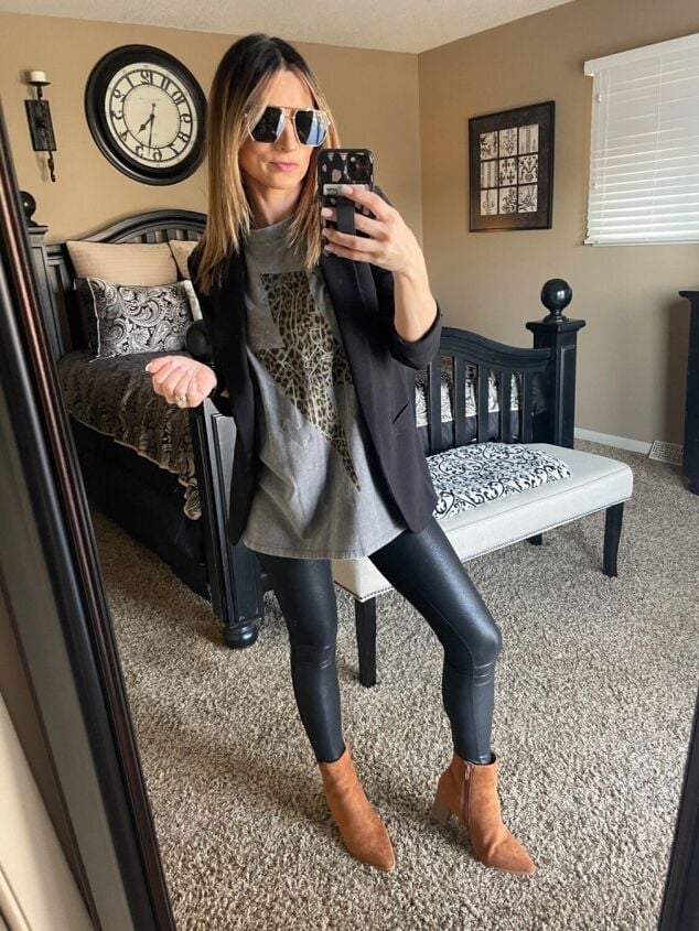 Graphic T-Shirt and Faux Leather Leggings with Oversized Blazer Graphic T-Shirt and Faux Leather Leggings with Oversized Blazer — Edgy Outfits