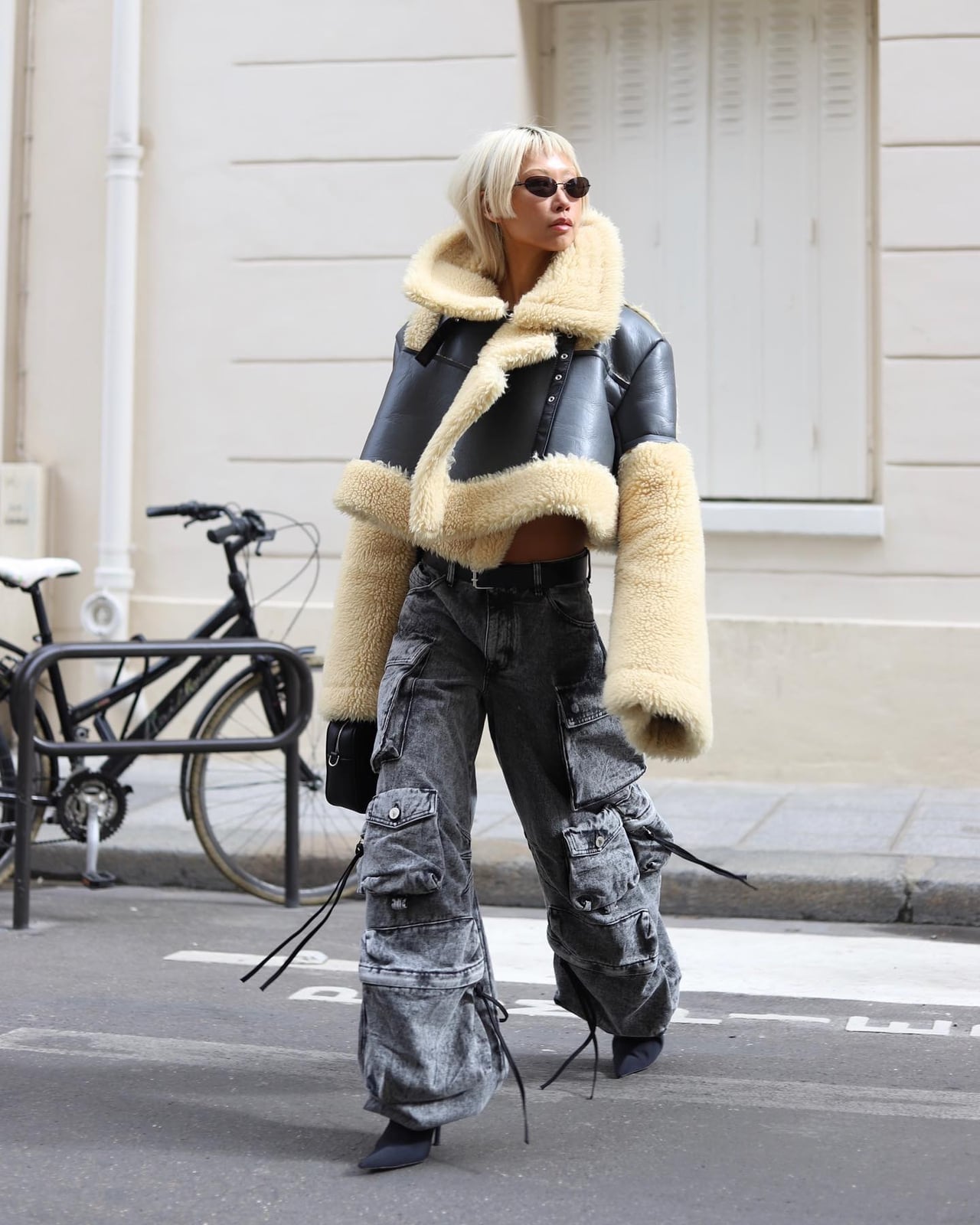 Shearling Jacket with Distressed Cargo Pants for an Oversized Look Shearling Jacket with Distressed Cargo Pants for an Oversized Look — Edgy Outfits