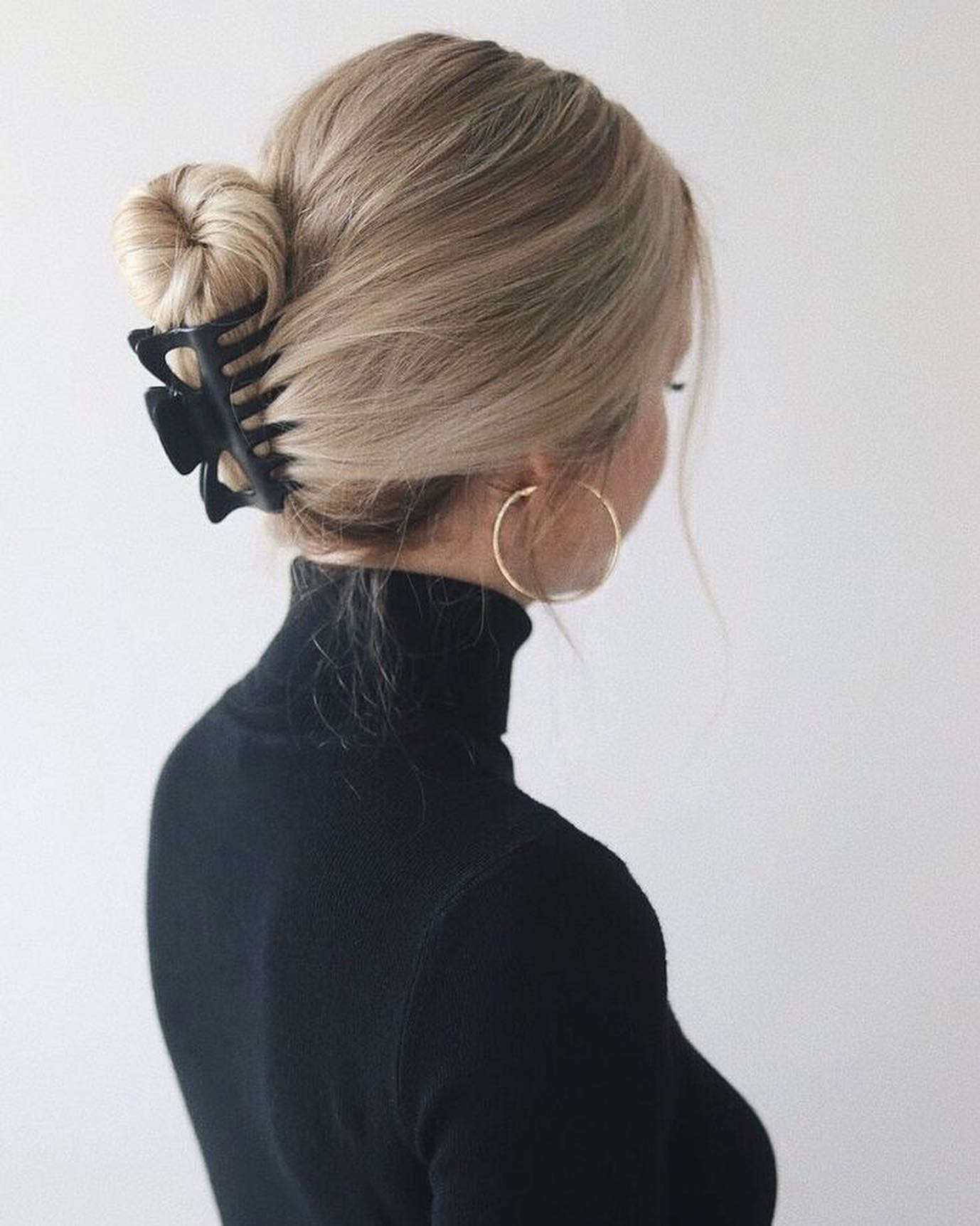 Effortless Claw Clip Bun With Wispy Strands