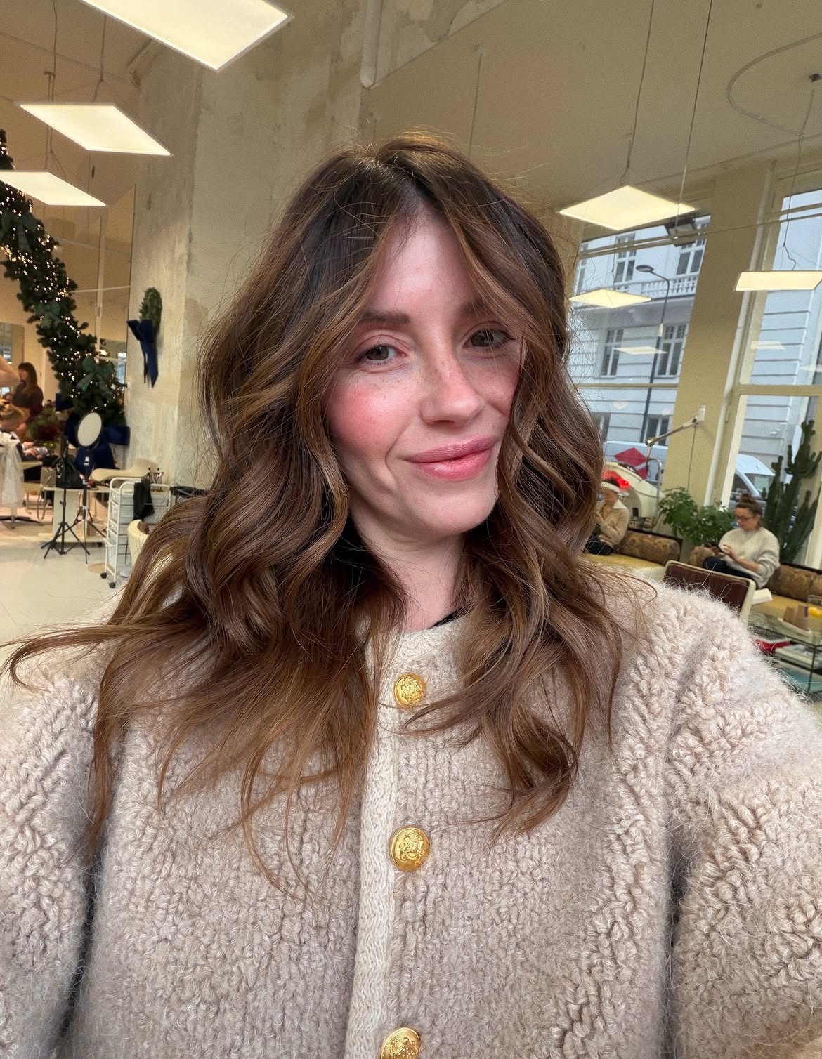 Effortless Warm Brown Waves With Face-Framing Layers