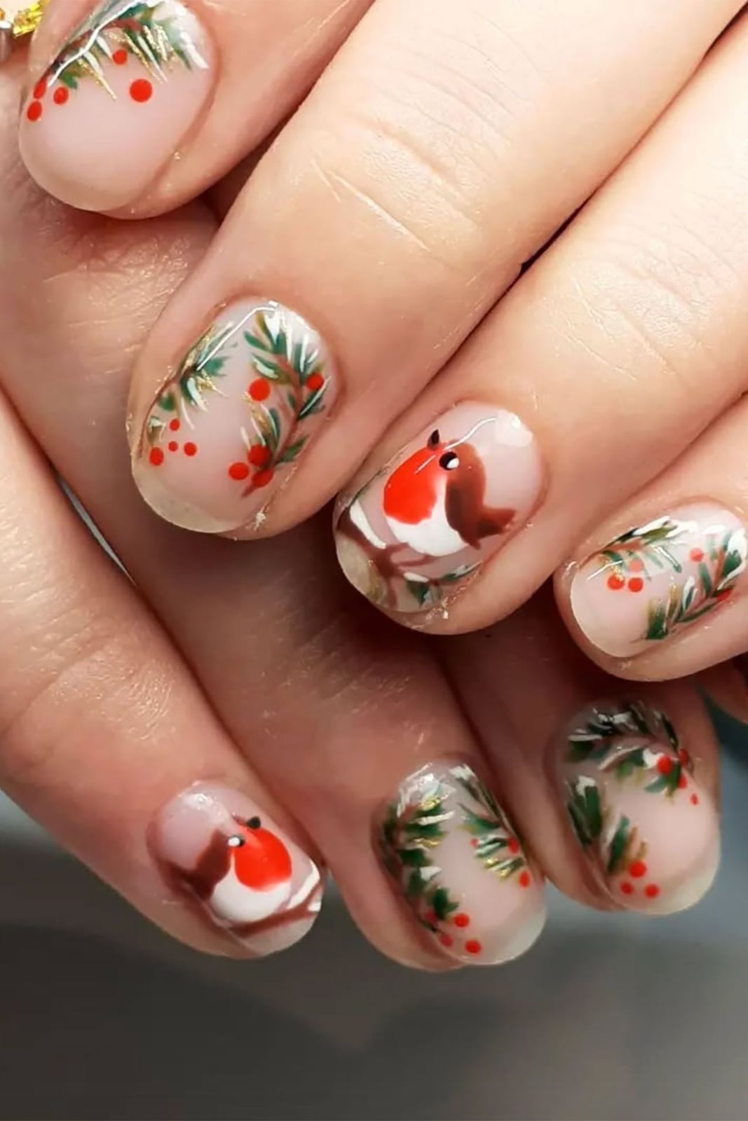 Short Oval Robin Christmas Nails Short Oval Robin Christmas Nails — Elegant Christmas Nails