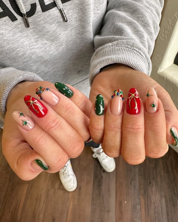 Medium Oval Red With Gold Bows And Gems Medium Oval Red With Gold Bows And Gems — Elegant Christmas Nails