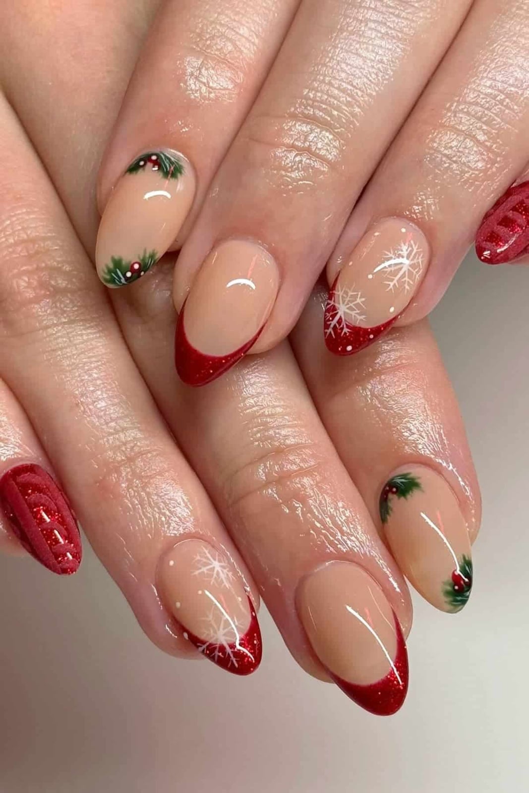 Short Oval Red Glitter French Tips Short Oval Red Glitter French Tips — Elegant Christmas Nails
