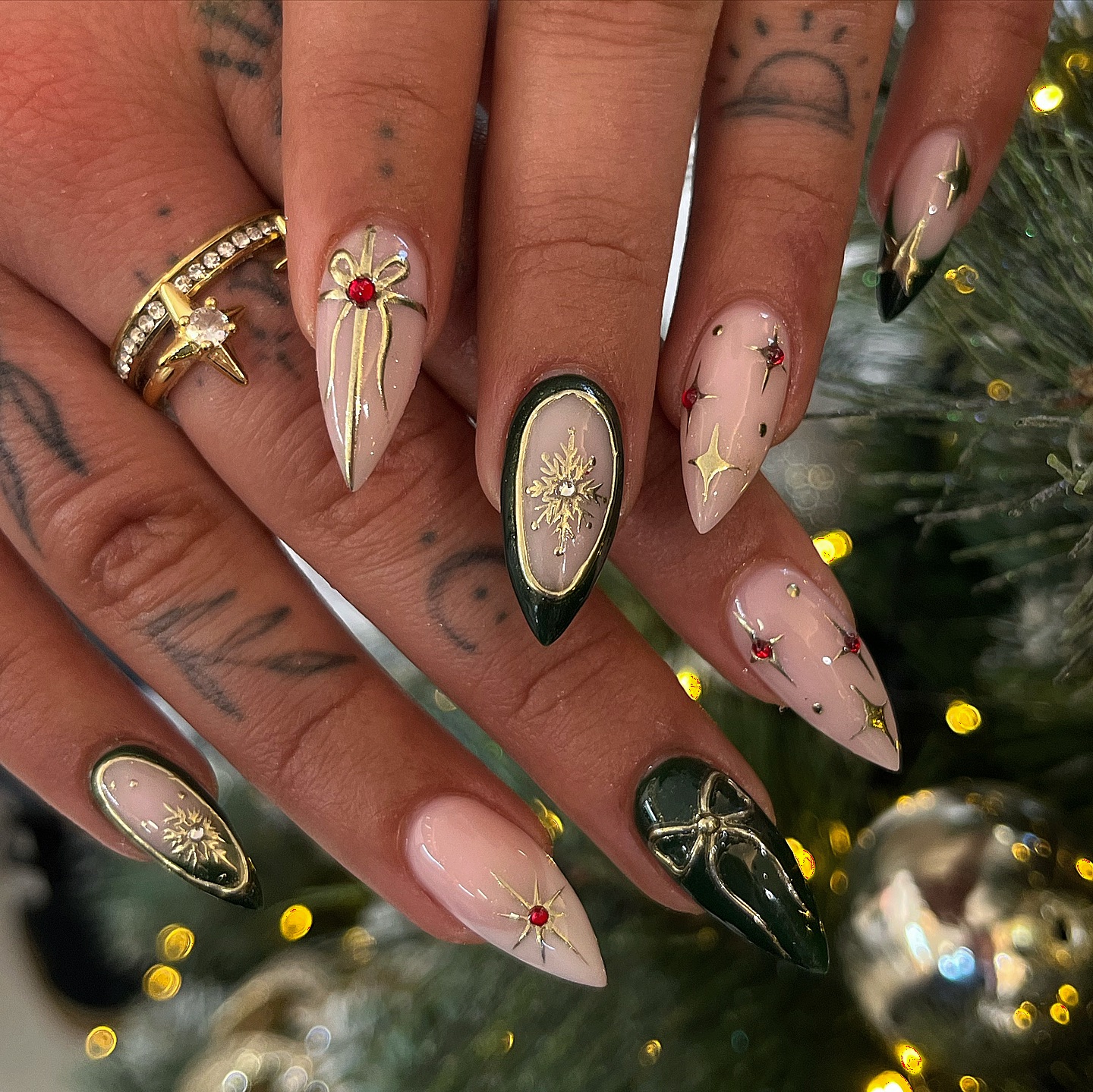 Elegant Emerald & Nude Winter Gift Nails
