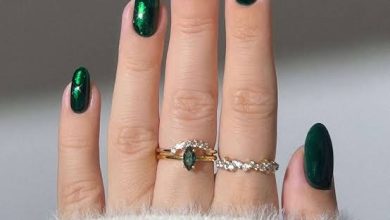 28 Dark Green Manicures to Add to Your Fall Rotation