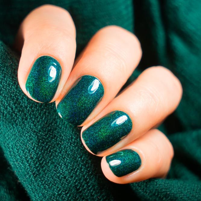Deep Shimmering Emerald Short Oval Nails — Emerald Green Nails