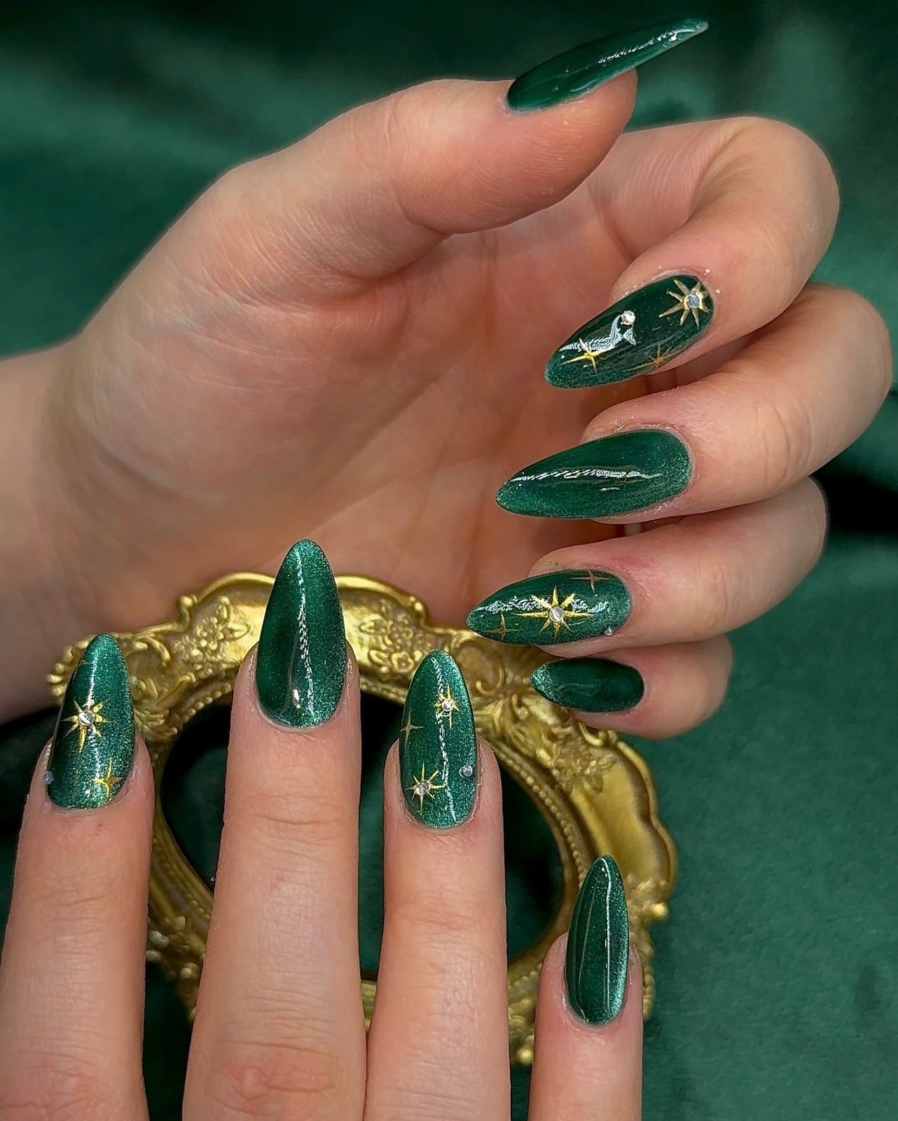 Emerald Cat Eye With Gold Stars Medium Almond Nails — Emerald Green Nails
