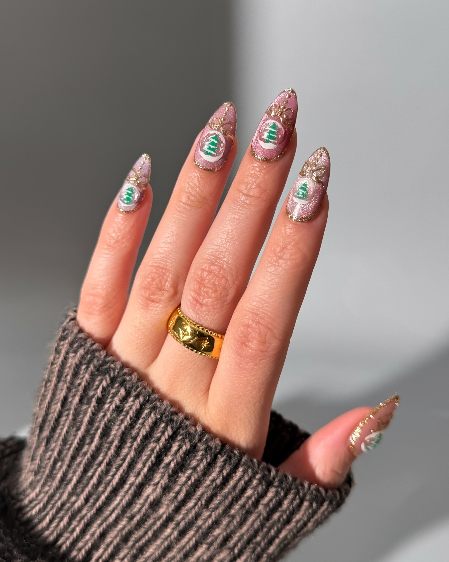 Enchanted Winter Snow Globe Christmas Tree Nails