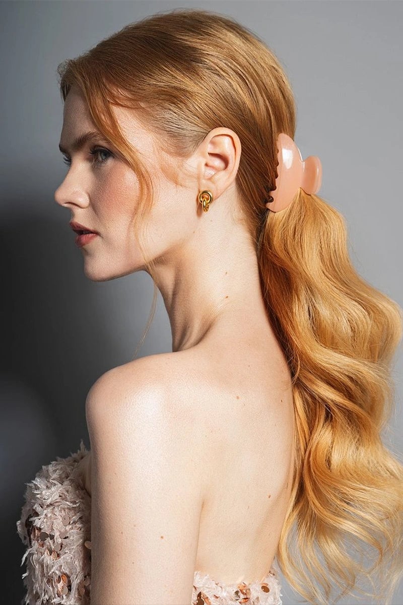 Collarbone Blowout With Strawberry Blonde Collarbone Blowout With Strawberry Blonde — Everyday Hairstyles