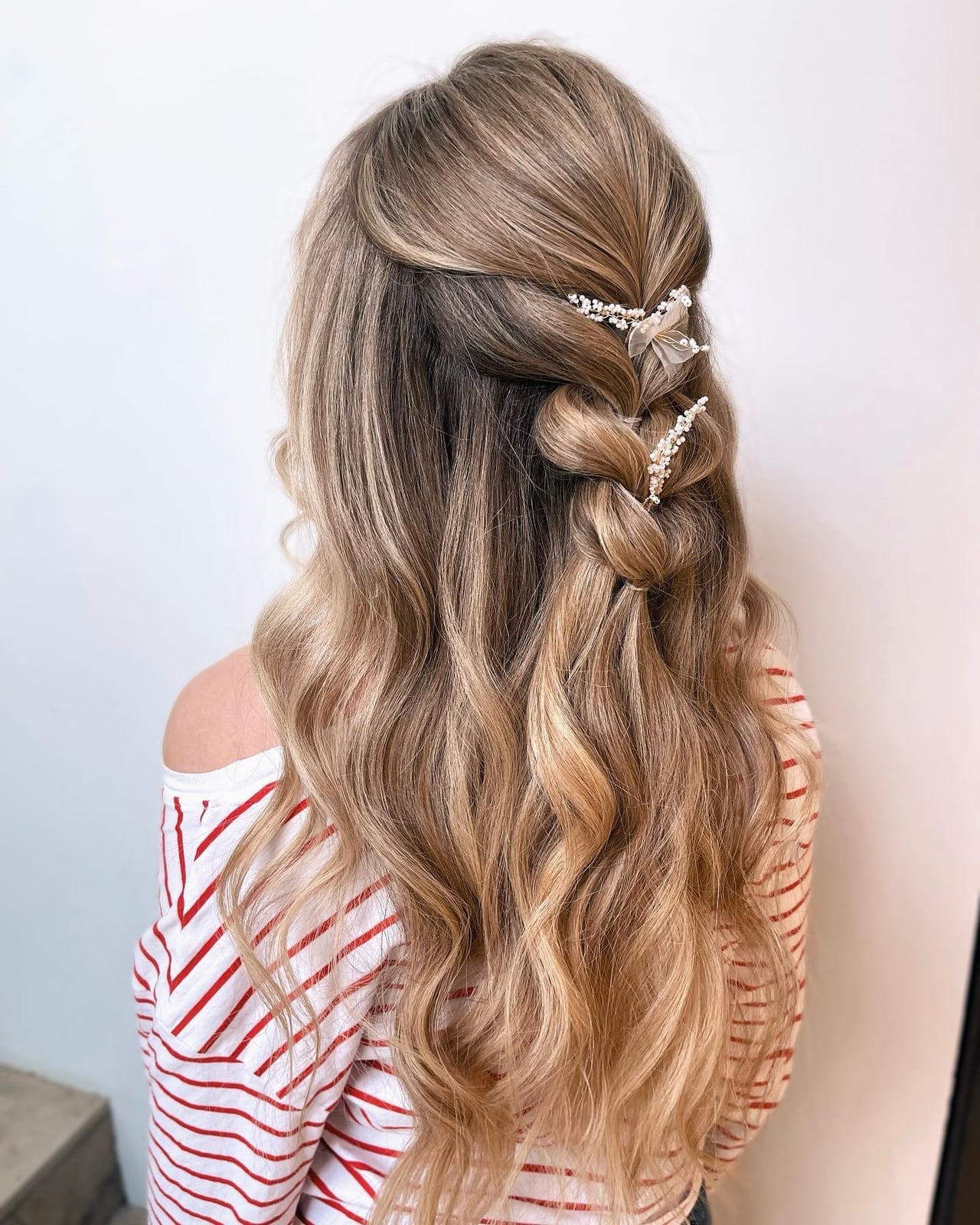 Long Voluminous Waves With Blonde Balayage Long Voluminous Waves With Blonde Balayage — Everyday Hairstyles