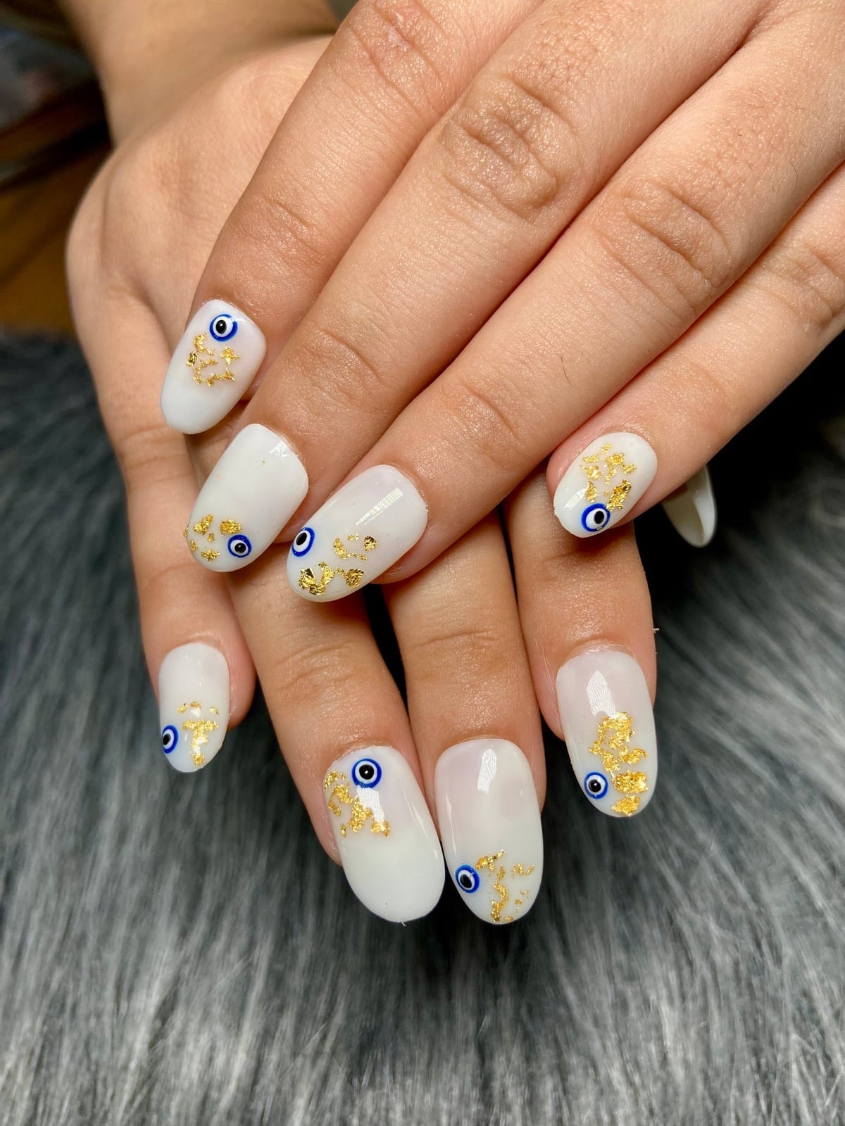 White Oval Nails Blue Evil Eyes Gold Foil White Oval Nails Blue Evil Eyes Gold Foil — Evil Eye Nails