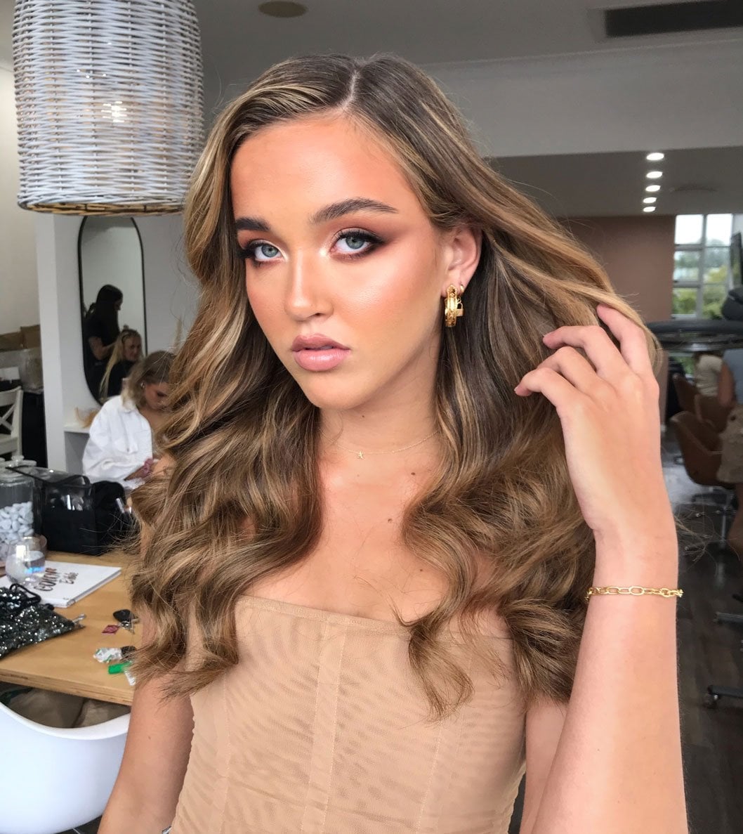 Mid-Back Dark Blonde With Curtain Bangs and A Glossy Finish Mid-Back Dark Blonde With Curtain Bangs and A Glossy Finish — Extensions Hairstyles