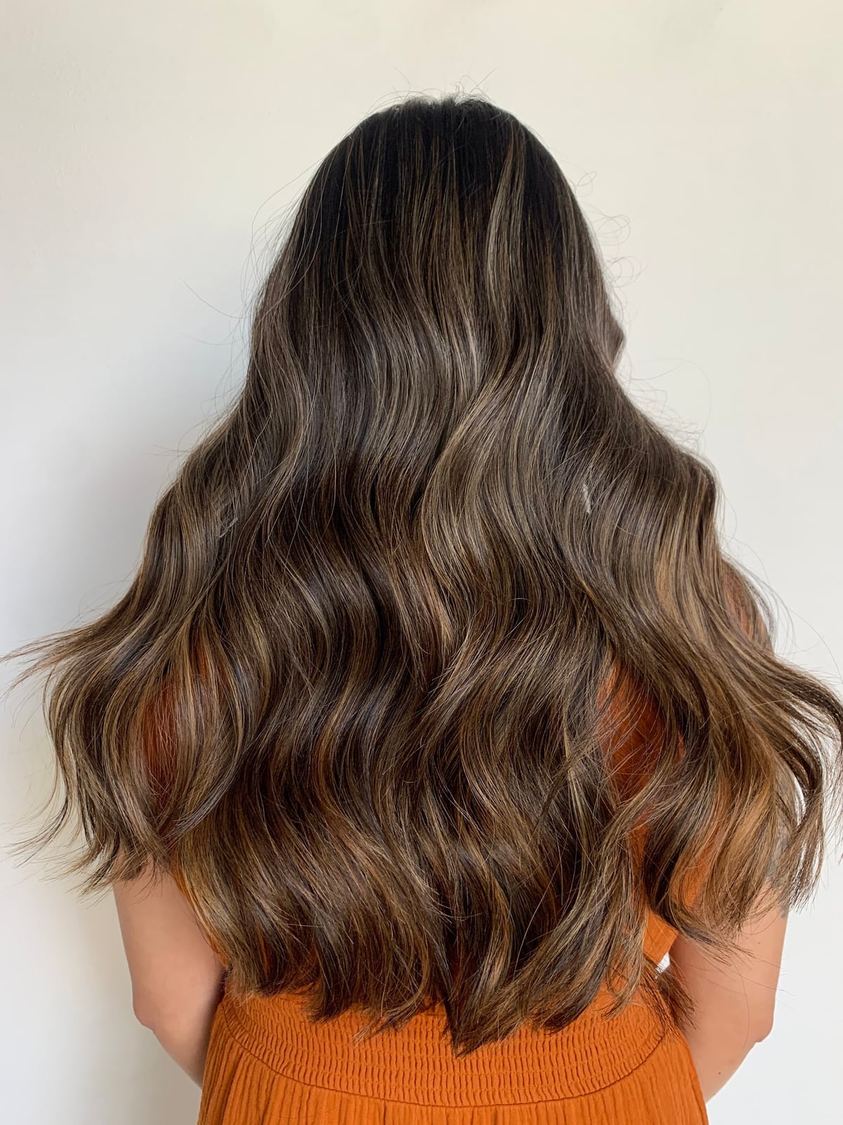 Mid-Back Dark Brown With Blonde Highlights, Displaying Long Mid-Back Dark Brown With Blonde Highlights, Displaying Long — Extensions Hairstyles