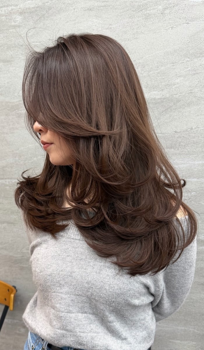 Medium Brown Mid-Back With Face-Framing Layers, Wavy — Face Framing Bangs