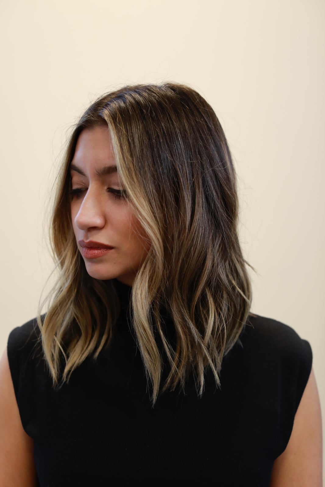 Wavy Lob With Face Framing Highlights