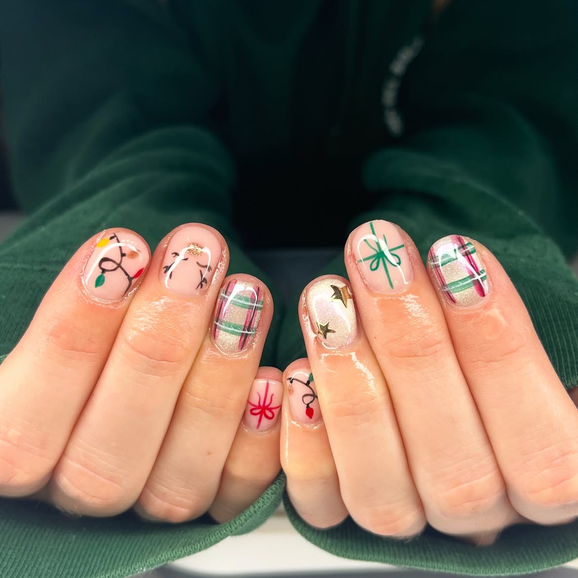 Festive Christmas Lights & Plaid Short Oval Nails