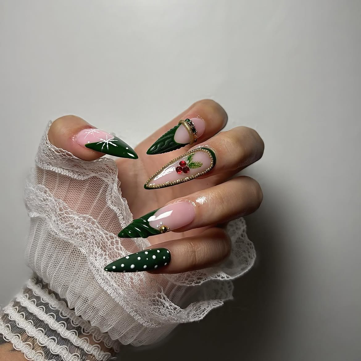 Festive Emerald Green Stiletto Nails with Holiday Art