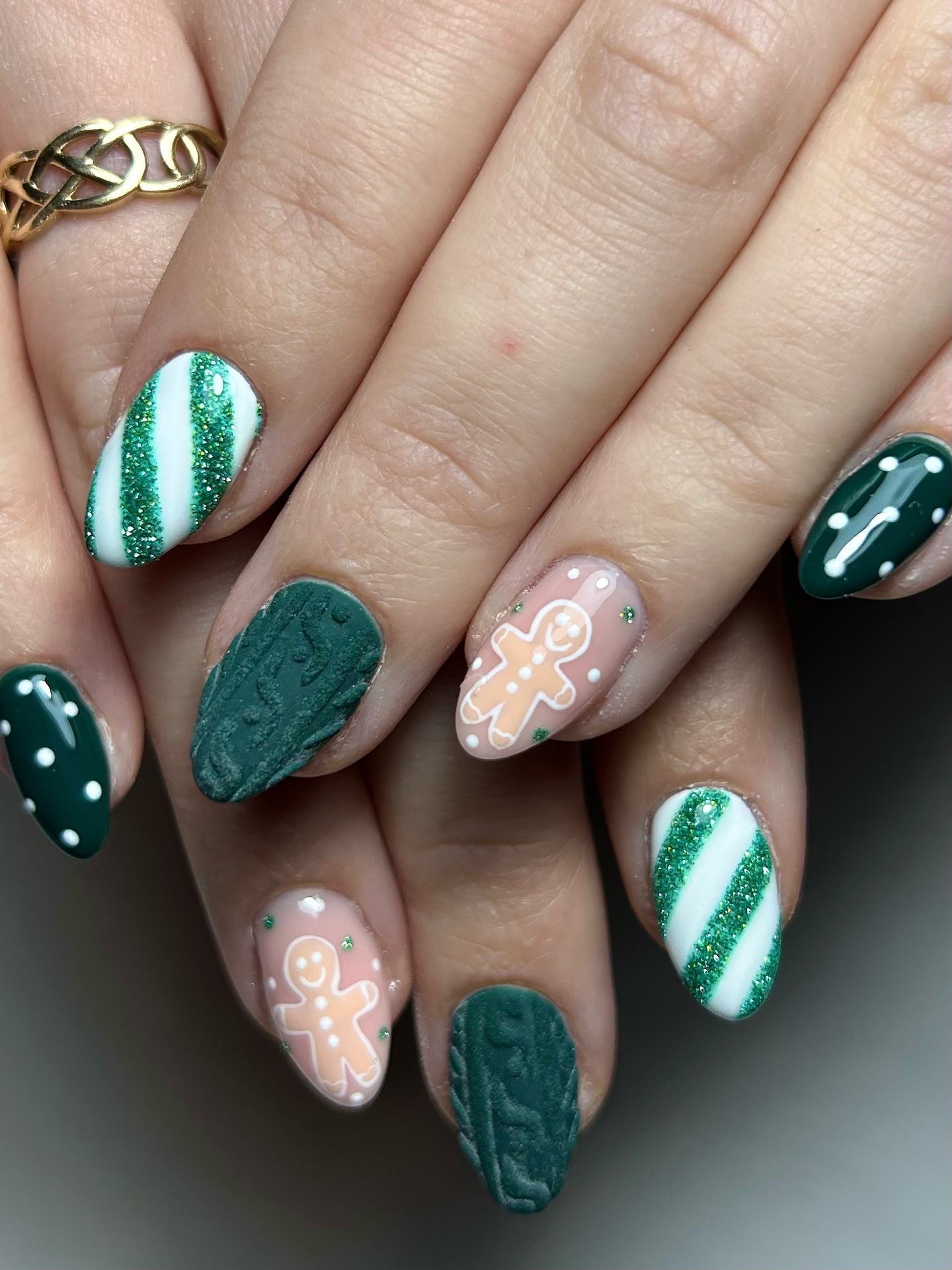 Festive Gingerbread Man & Cable Knit Nails