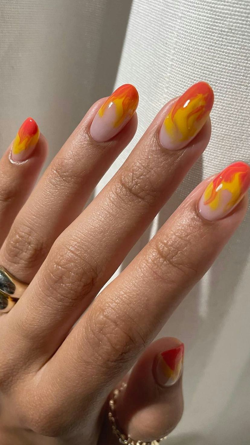 Orange Yellow Red Flame Oval Nails With средние ногти овальной формы — Flame Nails