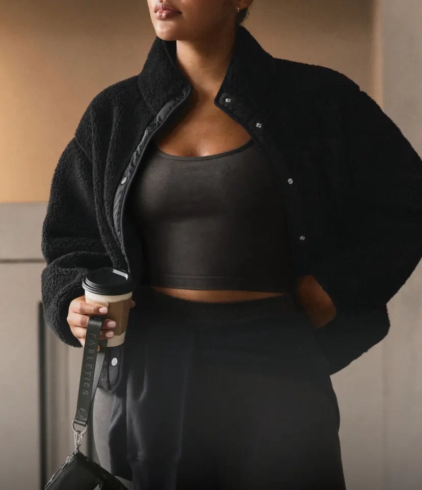 Black Fleece Jacket Over Crop Top with Sweatpants, Close-Up Take — Fleece Outfits