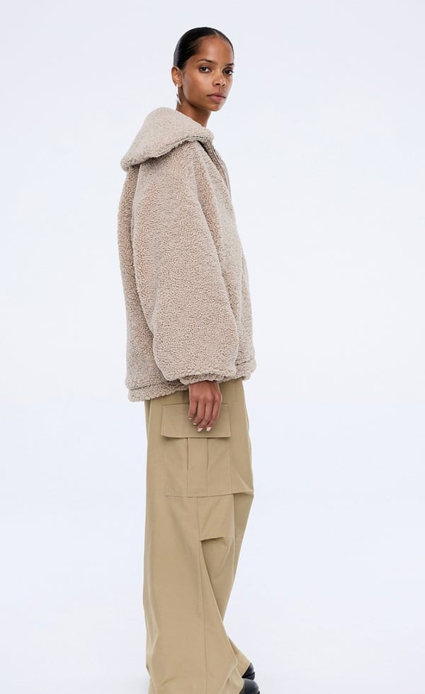 Oversized Beige Fleece Jacket with Cargo Pants — Fleece Outfits