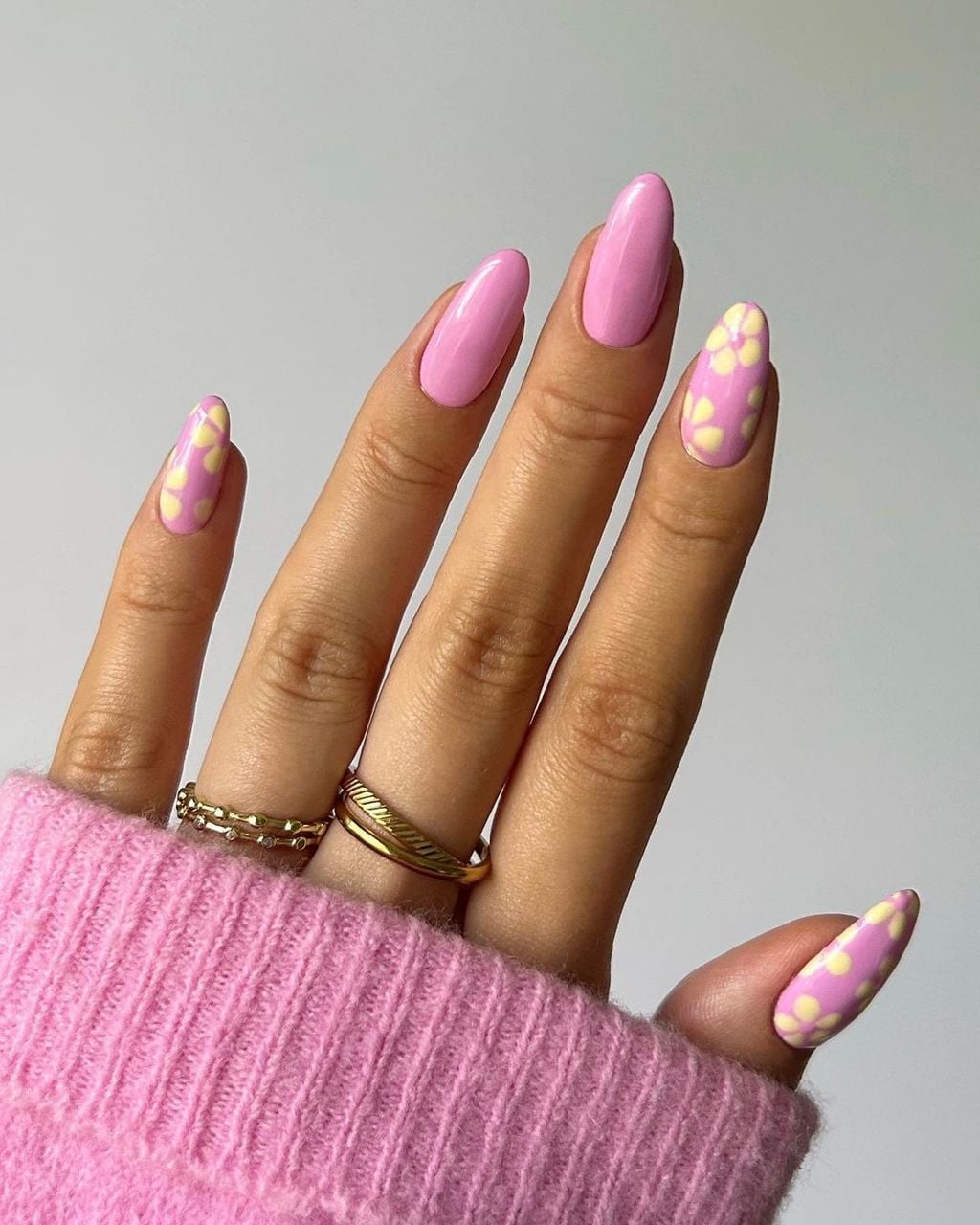 Pastel Scattered Floral Medium Almond Nails Pastel Scattered Floral Medium Almond Nails — Floral Nails