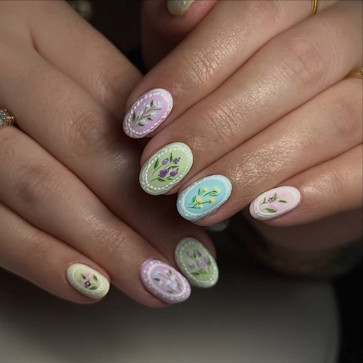 Miniature Floral Frames Medium Oval Nails Miniature Floral Frames Medium Oval Nails — Floral Nails