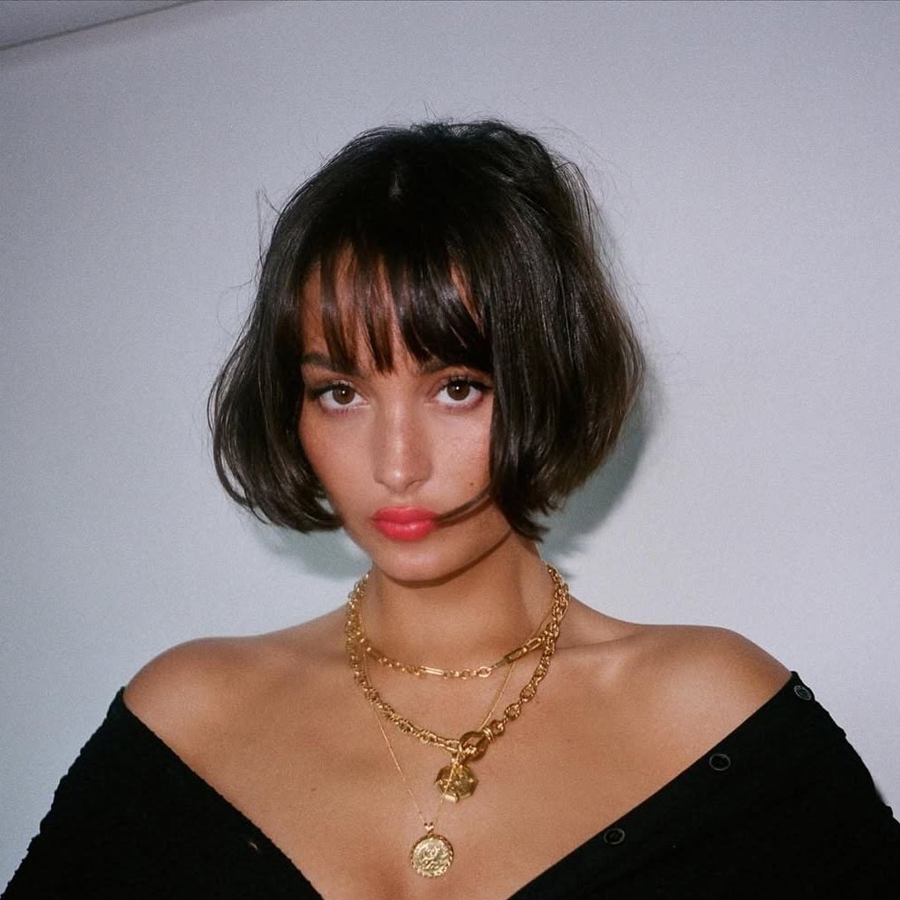 Air Dried Wavy Bob With Blunt Bangs, Close-Up Take — French Bob