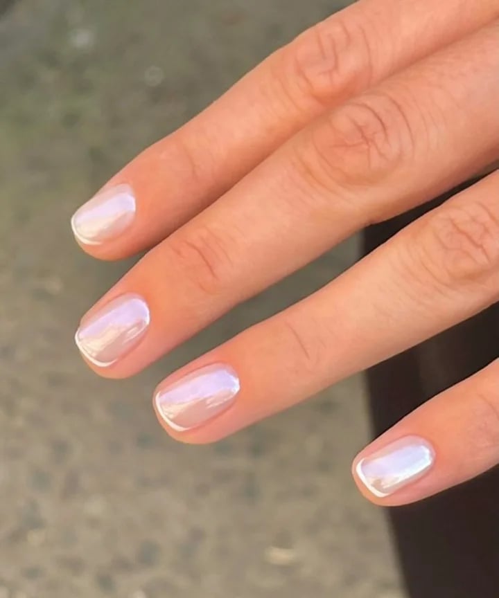 Short Oval Pearlescent French Tip Nails Short Oval Pearlescent French Tip Nails — French Nails