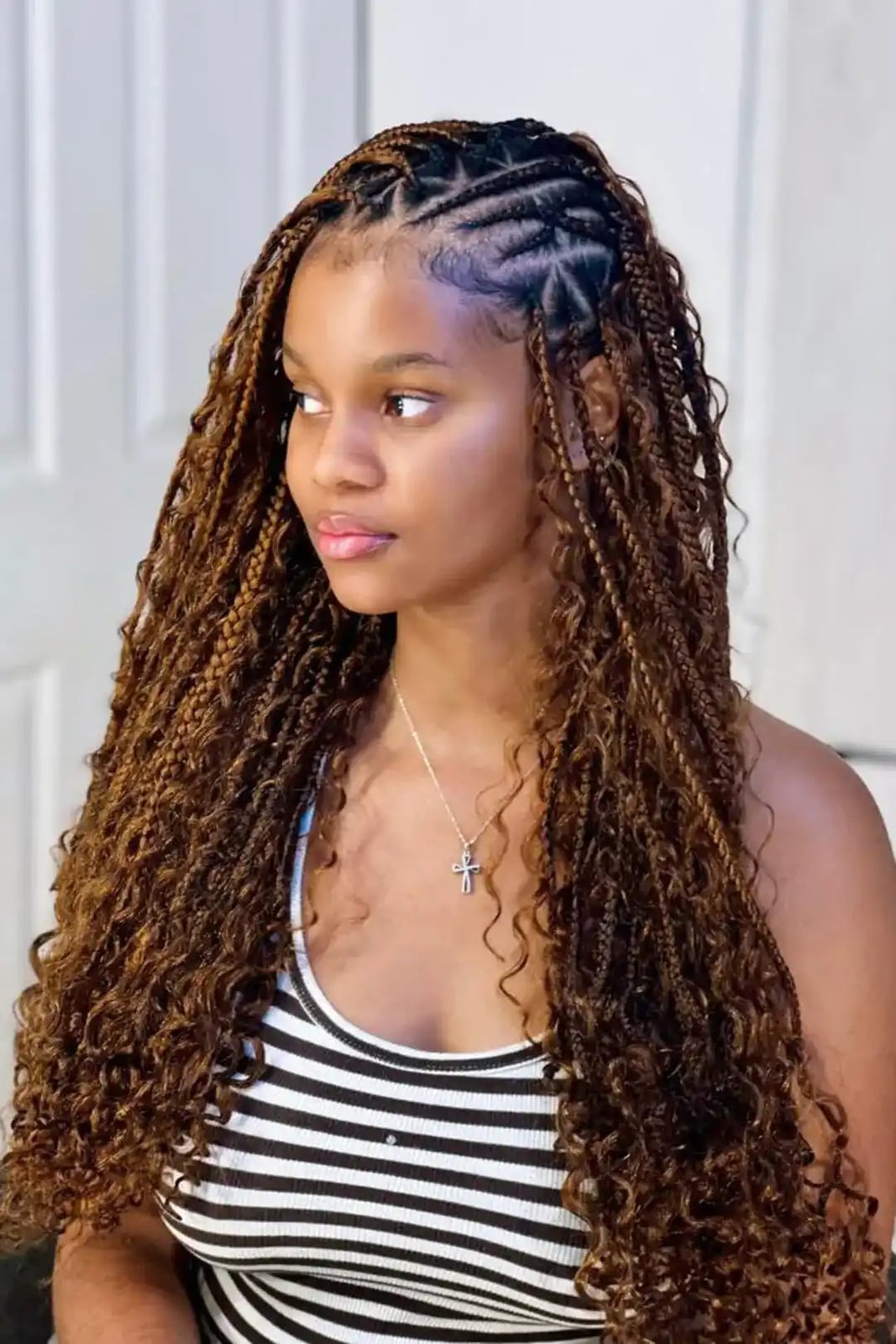Thick Box Braids With Voluminous Brown and Blonde Curls — Fulani Braids with Curls