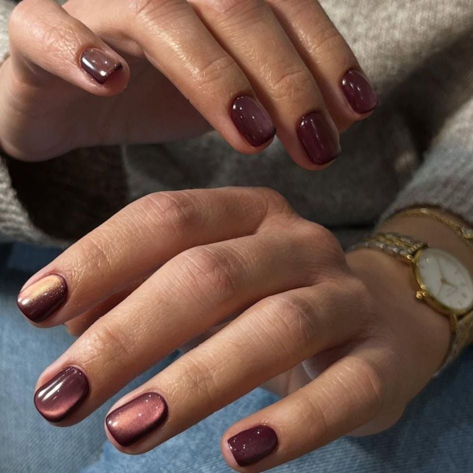 Deep Plum Gold Shift Cat-Eye Short Squoval Nails — Gel Nails