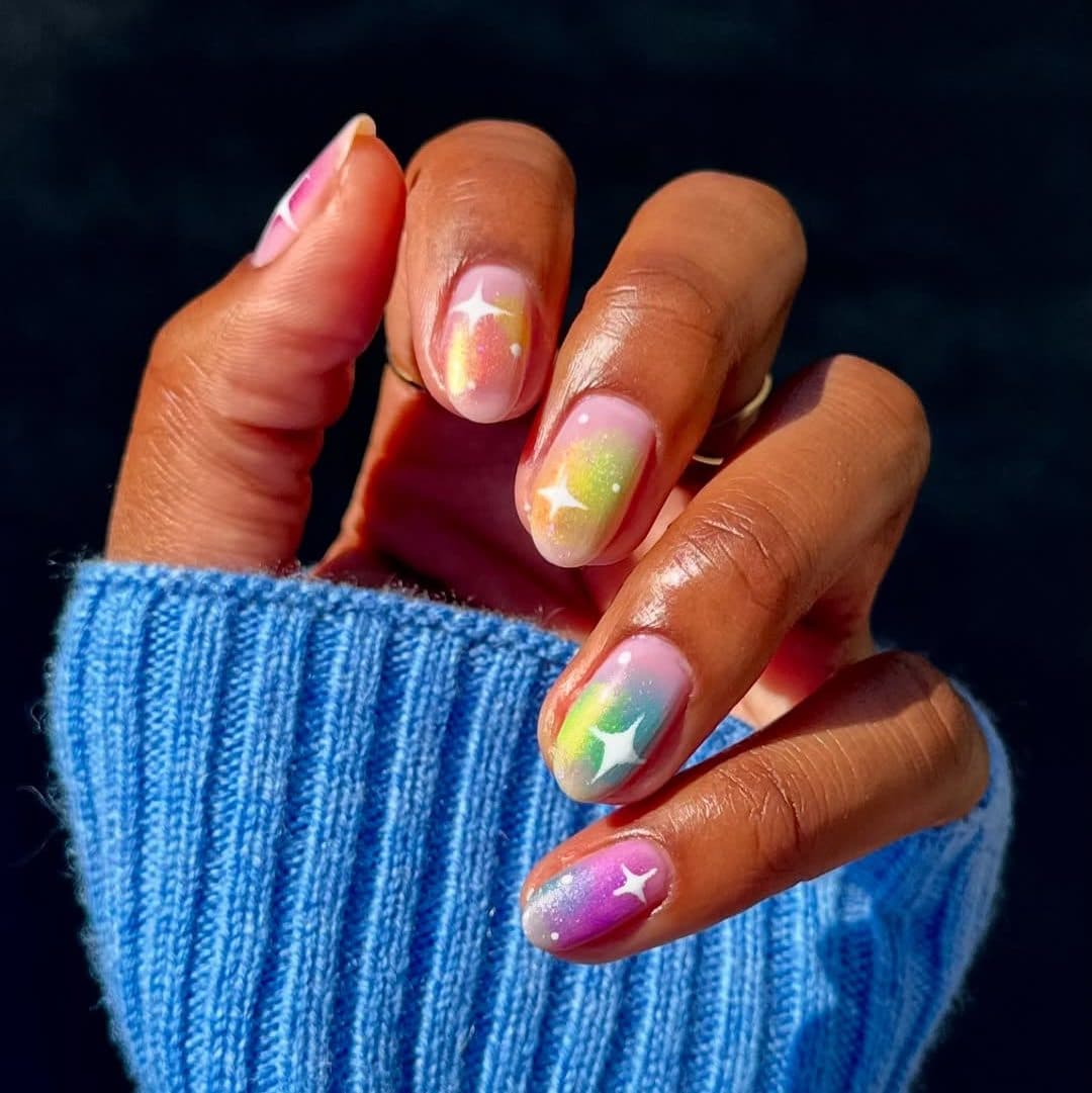 Short Oval Aura Gradient With Stars — Gel Nails Colors
