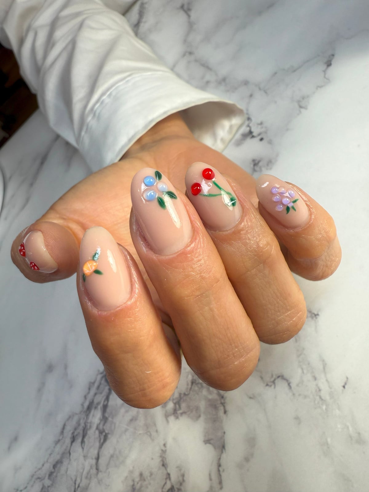 Short Oval Sheer Nude Floral Motif Nails, Close-Up Take — Gel Nails Polish