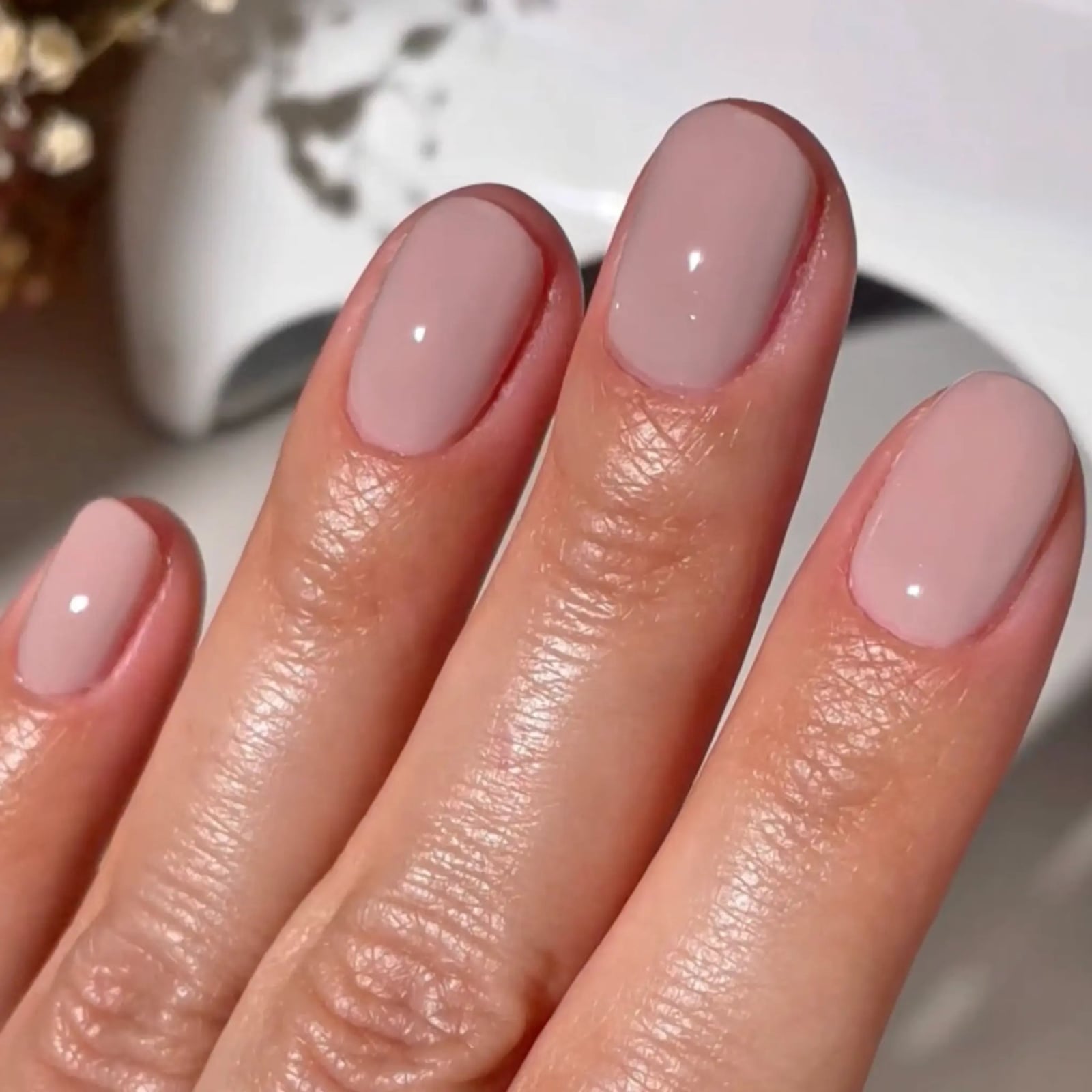 Short Oval Neutral Beige Pink Polish — Gel Nails Polish