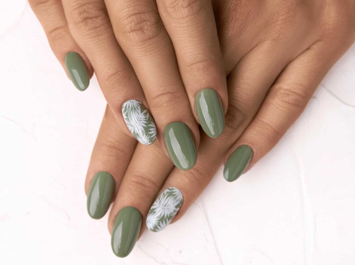 Short Oval Olive Green Floral Accent Nails — Gel Nails Polish