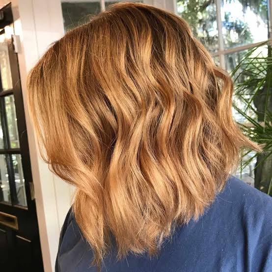 Collarbone Bob With Strawberry Blonde and Ginger Highlights Collarbone Bob With Strawberry Blonde and Ginger Highlights