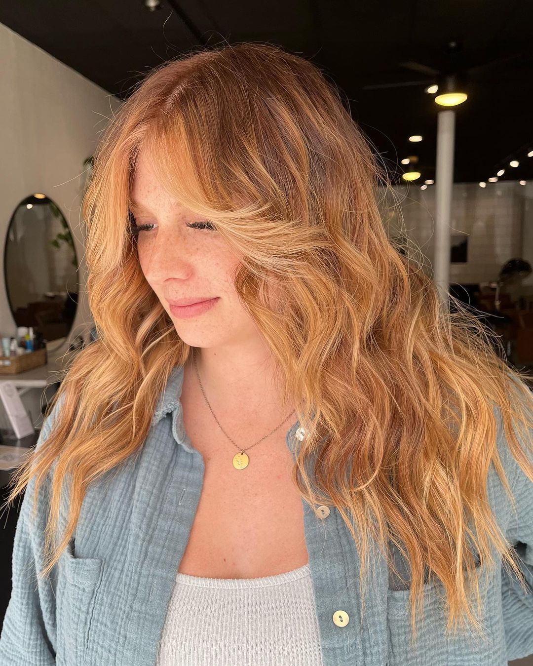 Collarbone Ginger Base With Blonde Highlights and Face-Framing Layers Collarbone Ginger Base With Blonde Highlights and Face-Framing Layers — Ginger Highlights