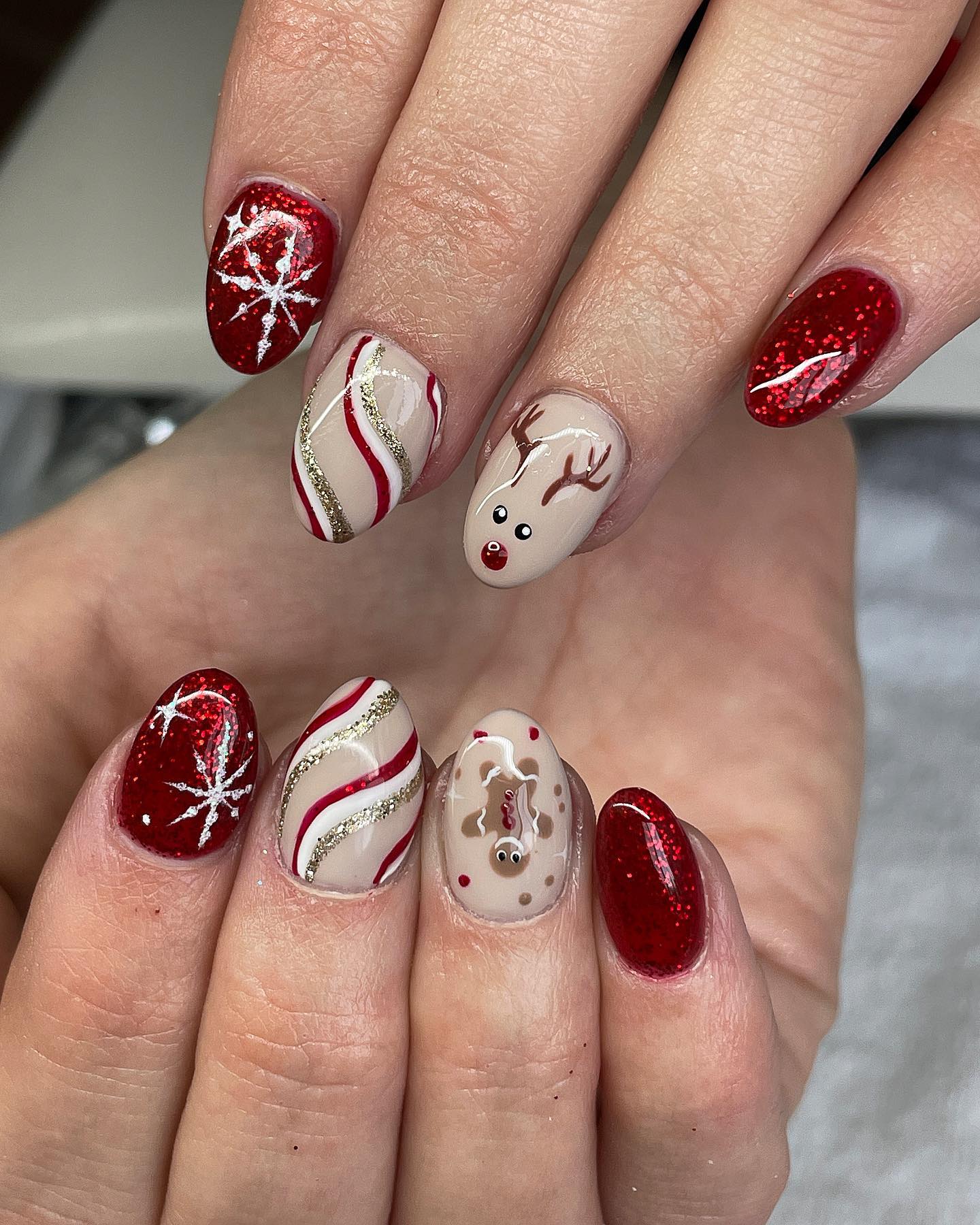 Gingerbread Man & Reindeer Christmas Oval Nails
