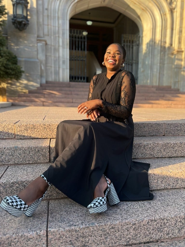 Black Sleeveless Dress with Lace Sleeves, Close-Up Take Black Sleeveless Dress with Lace Sleeves, Close-Up Take — Going Out Outfits Black Women