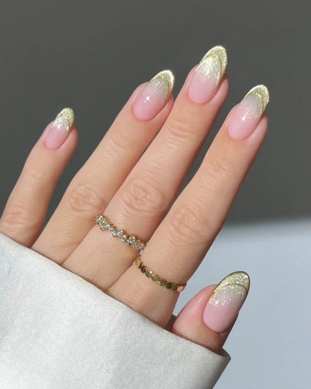 Gold Glitter Gradient French Almond Nails Gold Glitter Gradient French Almond Nails — Gold French Tip Nails