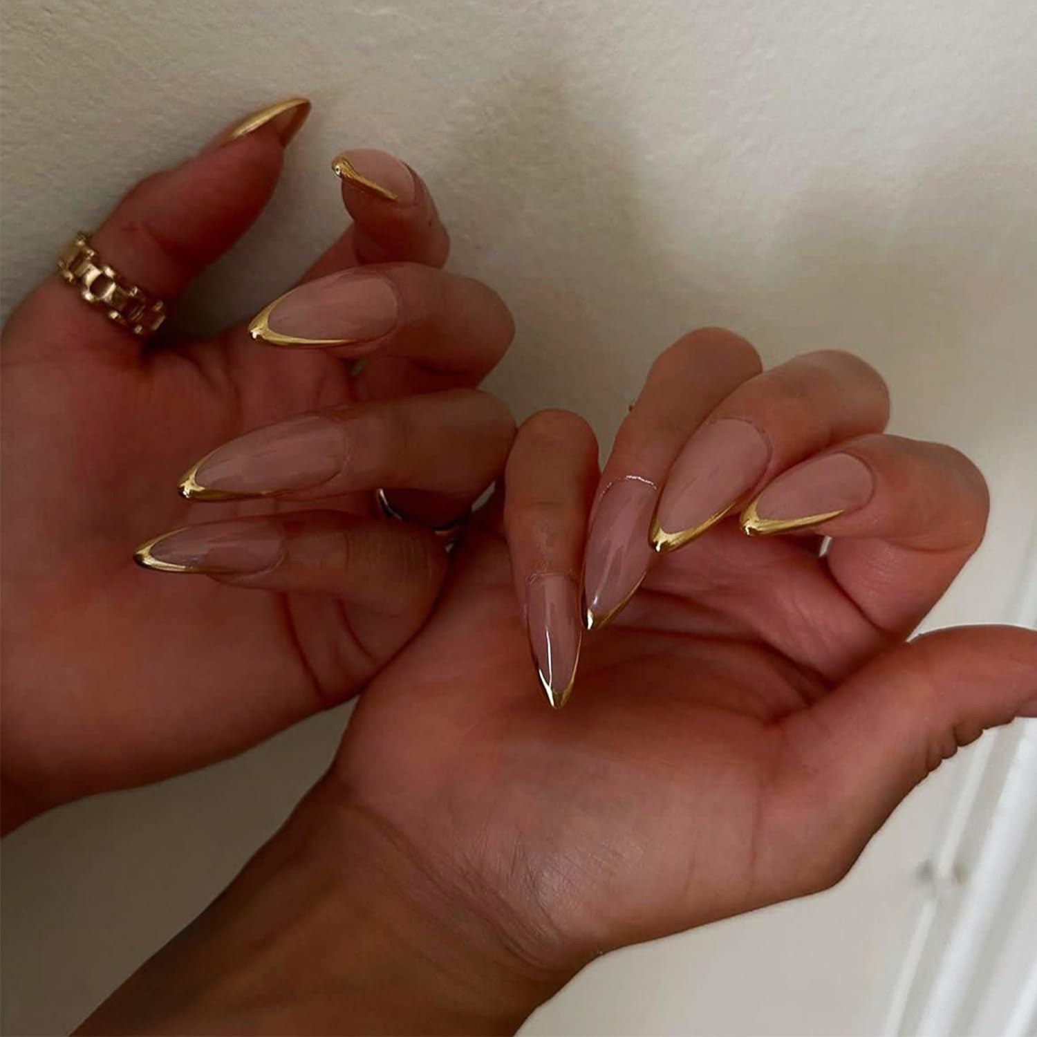 Sharp Gold Line Stiletto Long Nails Sharp Gold Line Stiletto Long Nails — Gold French Tip Nails