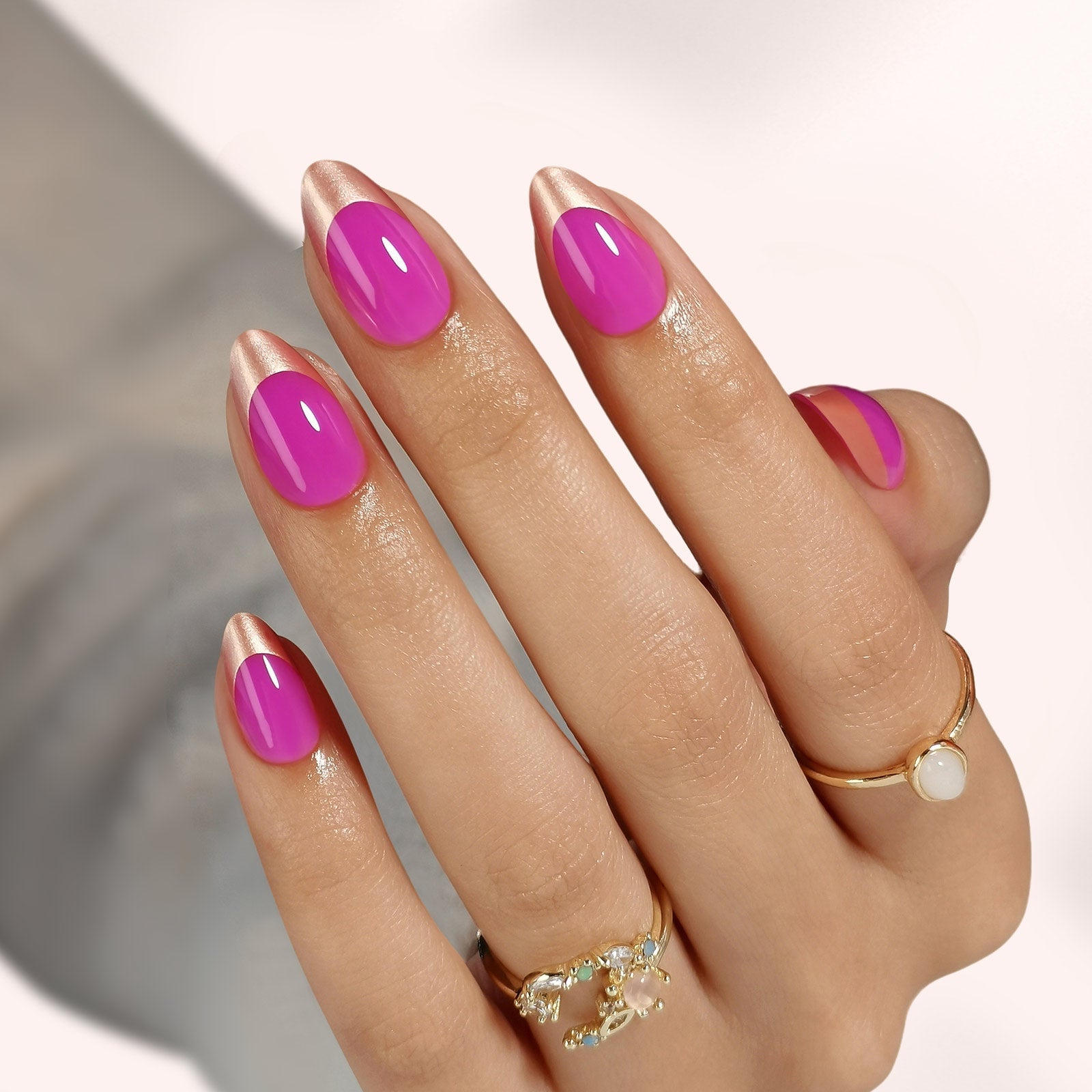Subtle Gold French Tip Short Almond Nails Subtle Gold French Tip Short Almond Nails — Gold French Tip Nails