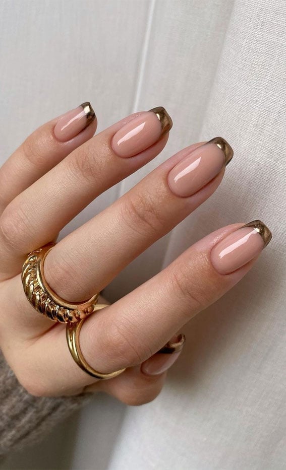 Subtle Gold Line French Short Oval Nails Subtle Gold Line French Short Oval Nails — Gold French Tip Nails