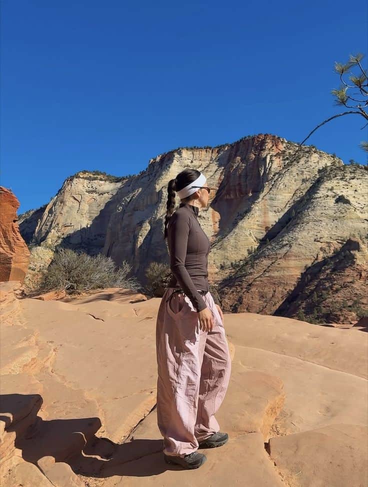 Long-Sleeve Top with Pink Baggy Cargo Pants — Gorpcore Outfits