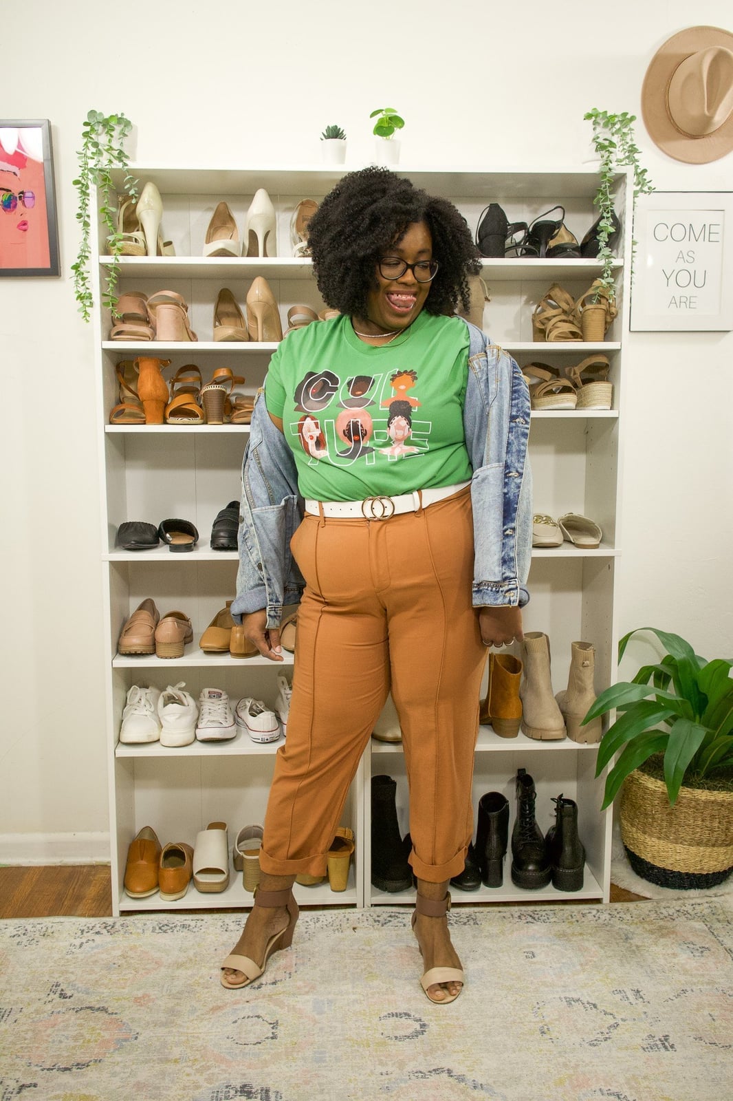 Graphic Tee with Cropped Pants and Denim Jacket, Close-Up Take — Graphic Tee Outfits