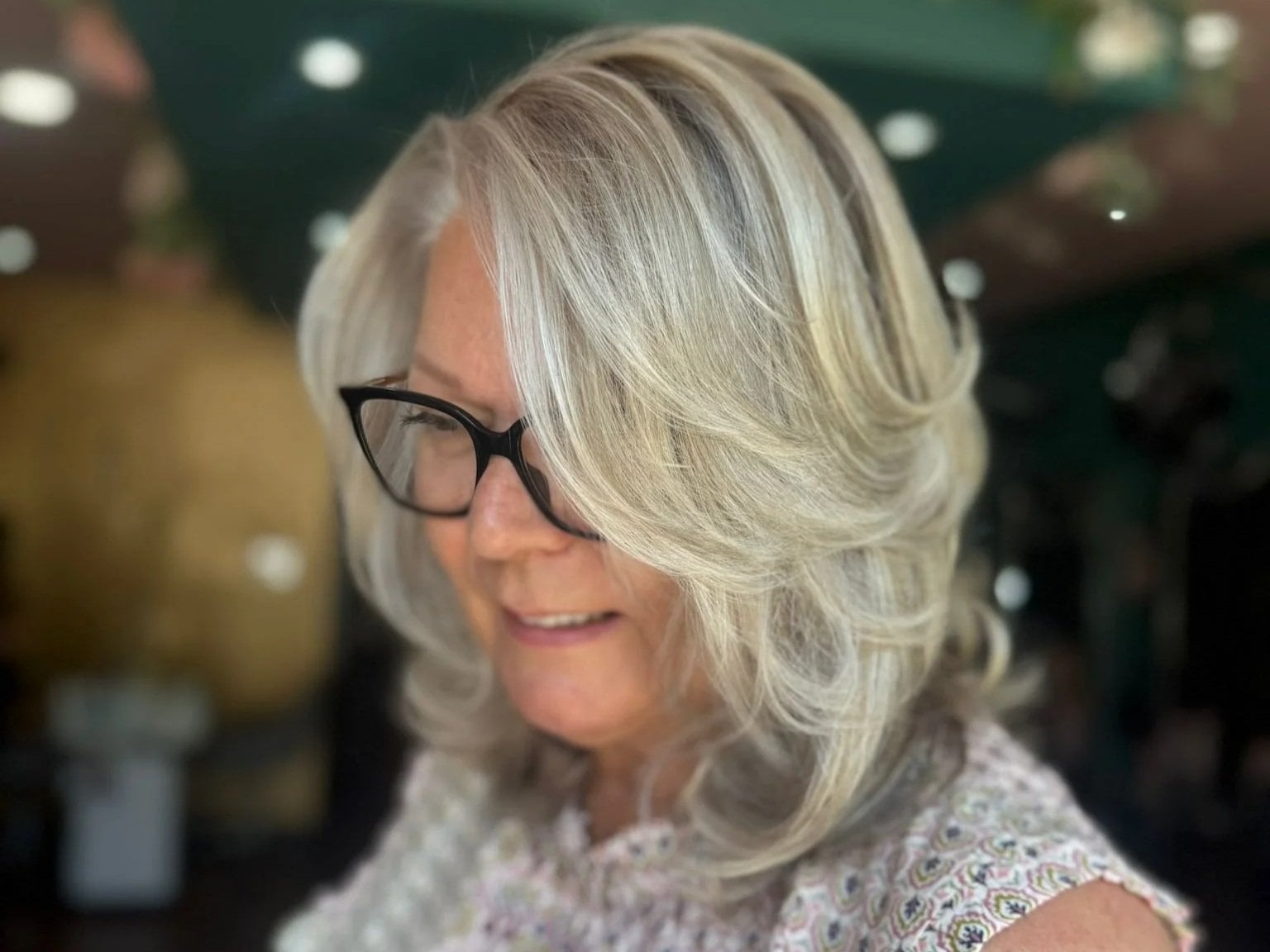 Collarbone Layered Bob With Gray Blend — Gray Blending